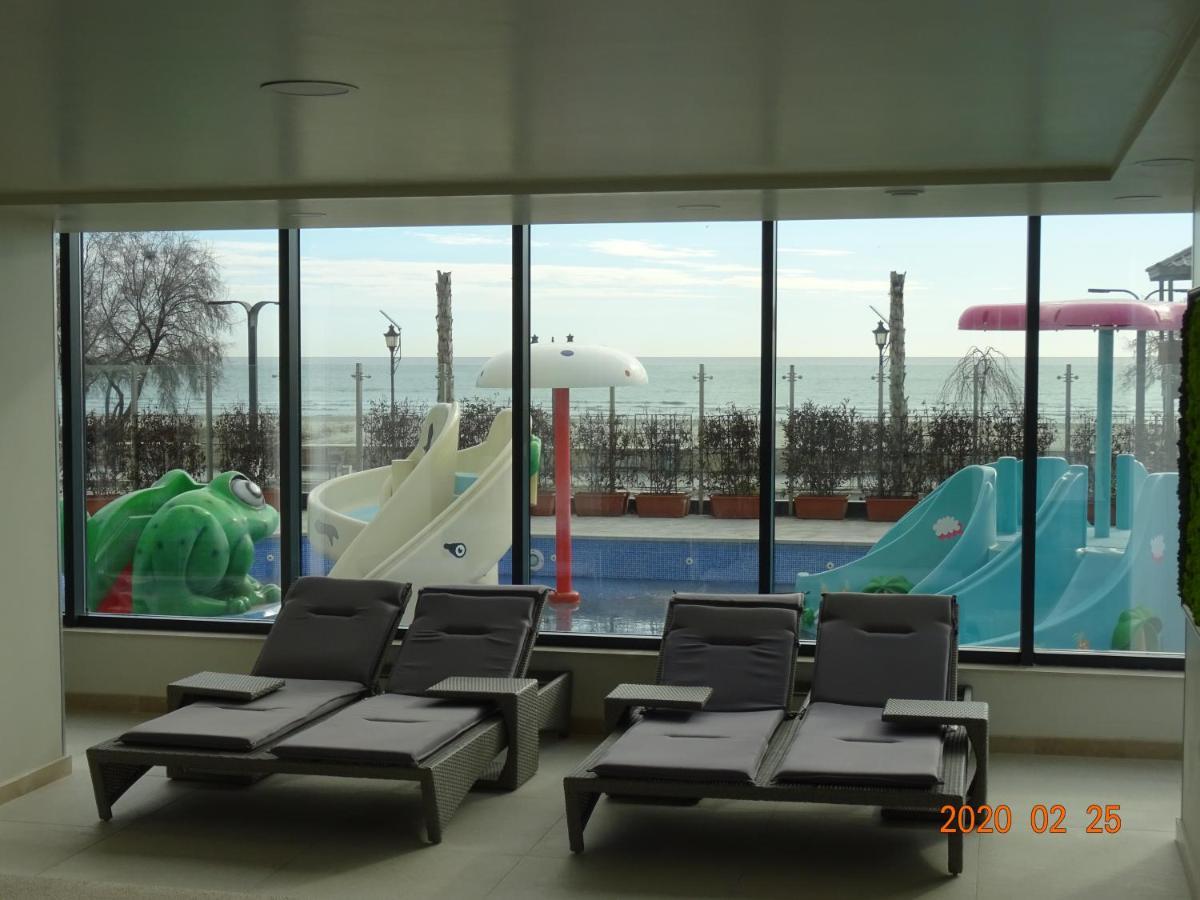 Teemo Beach Apartment, Alezzi Beach Resort Năvodari Eksteriør billede